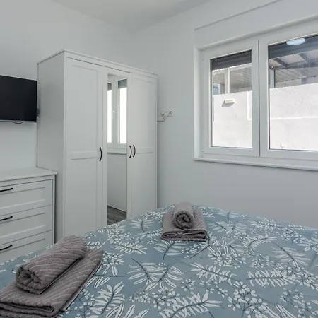 By The Sea - Lozice, - 23515 Apartment